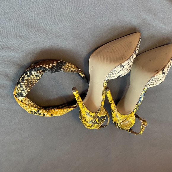 Spring - Yellow Snake print Shoes with matching headband - Picture 3 of 4